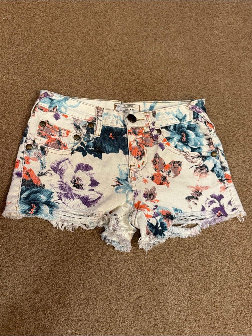 Free People W24 Floral Distressed Denim Shorts - White Multicolor